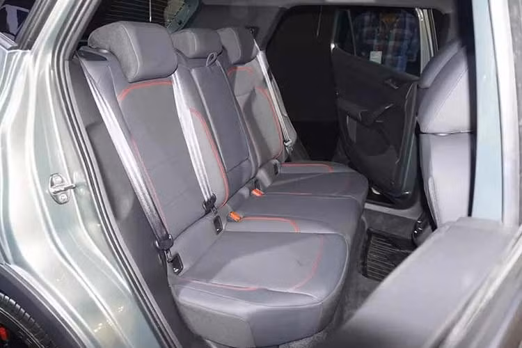 Nằm bên dưới nắp ca-pô của Volkswagen Taigun 2026 vẫn là các động cơ xăng tăng áp hiện có. Trong đó, động cơ 1.0L TSI cho công suất tối đa 115 mã lực và mô-men xoắn cực đại 178 Nm. Hai con số tương ứng của động cơ 1.5L TSI mạnh hơn là 150 mã lực và 250 Nm.