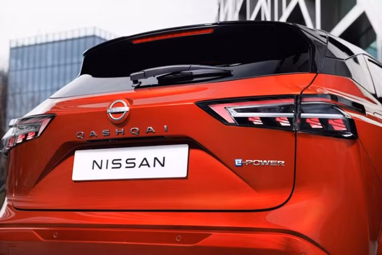 Bên cạnh đó, hãng Nissan còn tối ưu ống nạp, buồng đốt và thiết kế piston nhằm duy trì luồng xoáy mạnh ở trung tâm xi-lanh. Nhờ đó, quá trình đốt cháy trở nên ổn định hơn ngay cả khi động cơ hoạt động ở dải tua thấp để tạo ra điện.