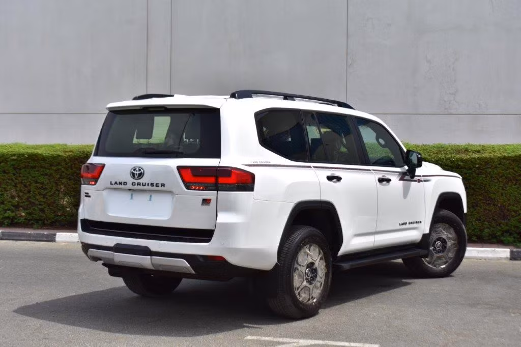 Tại Việt Nam, Toyota Land Cruiser LC300 hiện chỉ được phân phối với tùy chọn động cơ xăng tăng áp V6 3.5L, sản sinh công suất 409 mã lực và mô-men xoắn cực đại 650 Nm. Xe được nhập khẩu nguyên chiếc, có giá niêm yết từ 4,58 tỷ đồng, cạnh tranh trong phân khúc SUV hạng sang cùng các đối thủ như Mercedes-Benz GLS, BMW X7 hay Audi Q7.