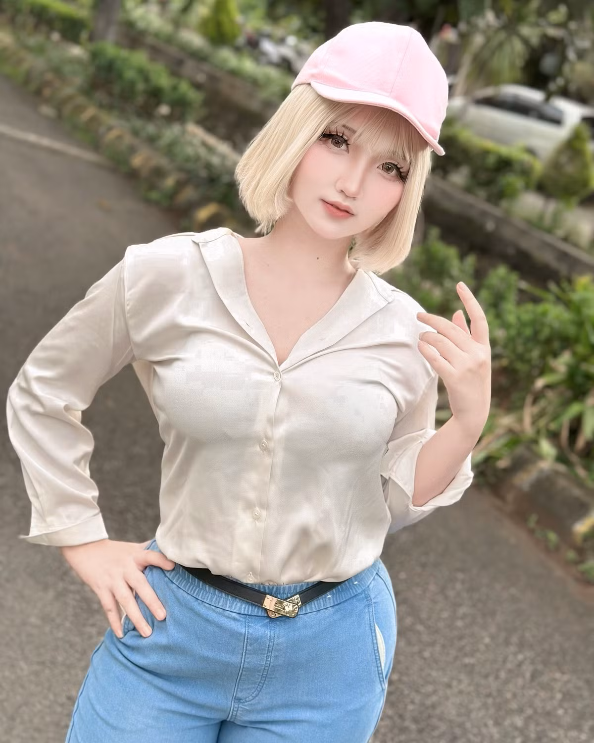 Điều làm nên sự thành công của màn cosplay này không chỉ nằm ở trang phục hay trang điểm, mà còn ở thần thái mà Azulacan thể hiện.