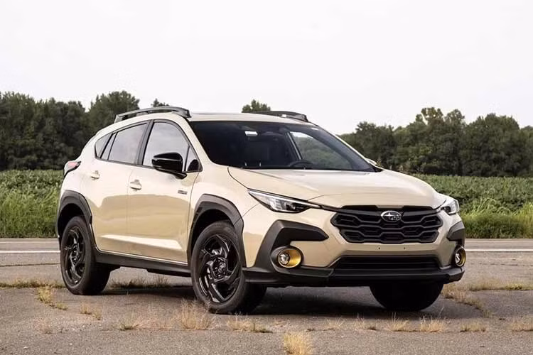 Subaru đã cập nhật phiên bản đời mới cho Crosstrek và Impreza tại thị trường Nhật Bản. Trong đó, đáng chú ý là việc loại bỏ hệ truyền động mild hybrid có tên e-Boxer với máy xăng 2.0L. Thay đổi này tạo ra sự khác biệt rõ rệt về hệ truyền động giữa hai mẫu xe cùng dòng khi Subaru Crosstrek chuyển sang chỉ dùng động cơ hybrid còn Impreza chỉ sử dụng động cơ đốt trong thuần túy.