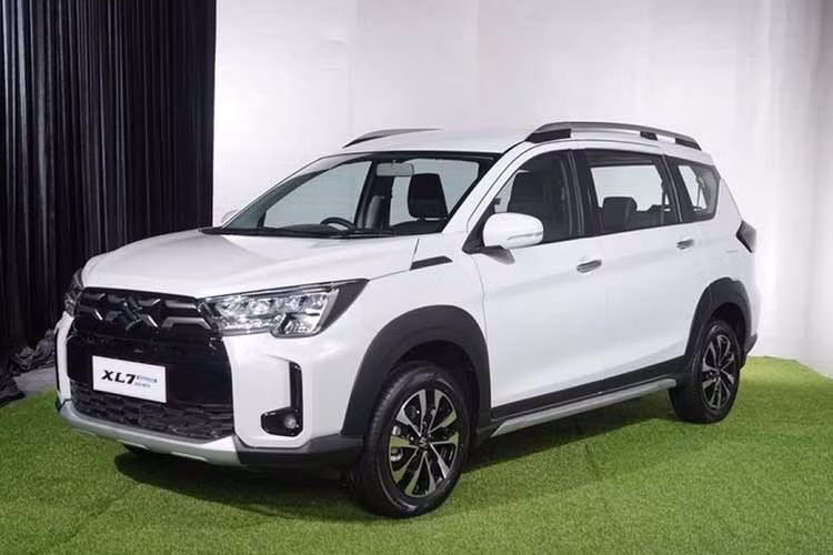 Suzuki XL7 Hybrid 2026 ﻿Thông tin dán nhãn năng lượng phương tiện mới nhất từ Cục Đăng kiểm Việt Nam cho thấy Suzuki XL7 xuất hiện với hai cấu hình GL và GLX. Hiện tại, mẫu MPV này chỉ có một phiên bản được bán chính hãng, giá 599,9 triệu đồng. Thông tin trên cho thấy XL7 Hybrid có thể sắp được nâng cấp và bổ sung thêm phiên bản tại Việt Nam.