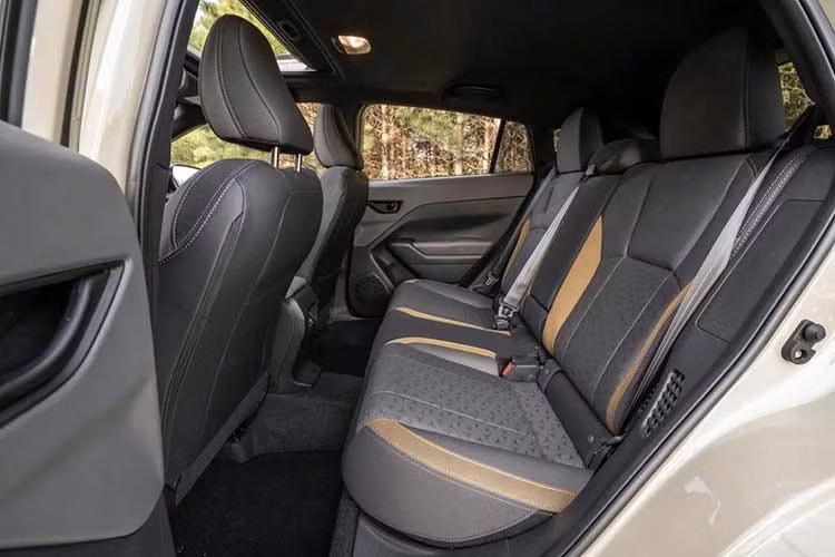 Khi mua Subaru Impreza 2027, khách hàng Nhật Bản chỉ có duy nhất 1 phiên bản để lựa chọn, đó là Smart Edition. Đúng như dự đoán, thiết kế ngoại thất của mẫu xe này không có thay đổi, trừ màu đỏ Ignition Red mới.