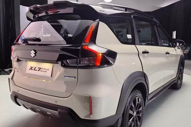 Dù hãng và các đại lý chưa hé lộ kế hoạch cụ thể, nhưng trước đó một chiếc XL7 Hybrid mới từng xuất hiện tại trung tâm kiểm định khí thải ở Hà Nội. Khả năng xe sớm về Việt Nam càng được củng cố khi Suzuki XL7 2026 đã ra mắt Indonesia từ cuối tháng 7. Đây cũng là nơi cung cấp XL7 cho thị trường Việt Nam.