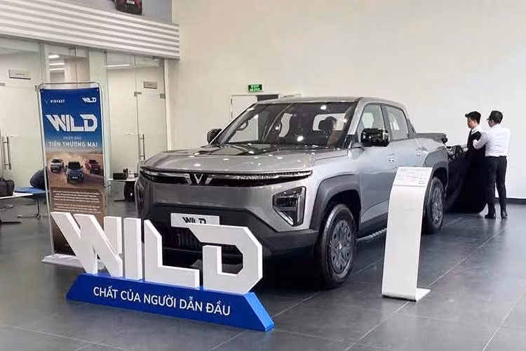 Những khách hàng đặt cọc VF Wild trong giai đoạn mở cọc sớm sẽ nhận được ưu đãi 61 triệu đồng/xe. Đặc biệt, theo chương trình "Vì tương lai xanh", giá xe chỉ còn 741 triệu đồng; mua qua O2O được giảm thêm 2%, như vậy giá lăn bánh chỉ khoảng 760 triệu đồng.