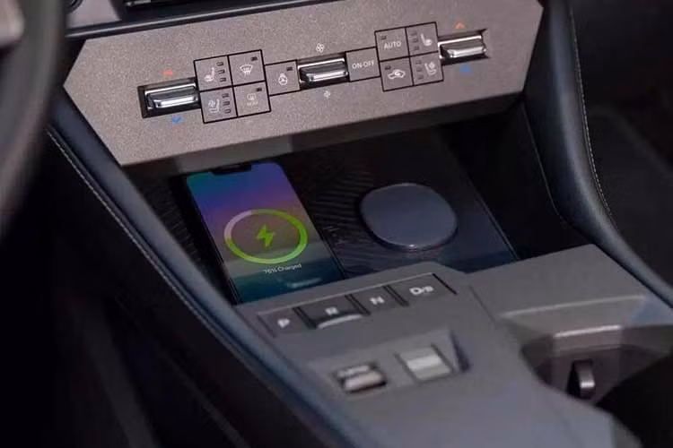 X-Trail Hybrid 2027 là mẫu xe đầu tiên đưa công nghệ truyền động e-Power của Nissan đến thị trường Mỹ. Hệ thống hybrid tự sạc của Nissan hiện đã bước sang thế hệ thứ ba và trên X-Trail, công nghệ này đã được điều chỉnh để phù hợp với nhu cầu của khách hàng Bắc Mỹ.