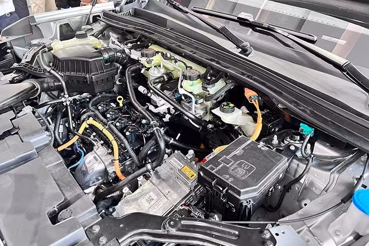 Xe được trang bị bộ pin LFP có dung lượng 46,4 kWh, chạy hoàn toàn bằng điện hơn 250 km cho một lần sạc (theo tiêu chuẩn NEDC), đủ đáp ứng nhu cầu di chuyển thường nhật trong vòng 2-3 ngày. Ngoài ra, VF Wild còn được trang bị hệ thống REEV (Range Extended Electric Vehicle), giúp bổ sung năng lượng để xe có thể chạy được quãng đường lên tới 1.000 km cho một lần sạc.