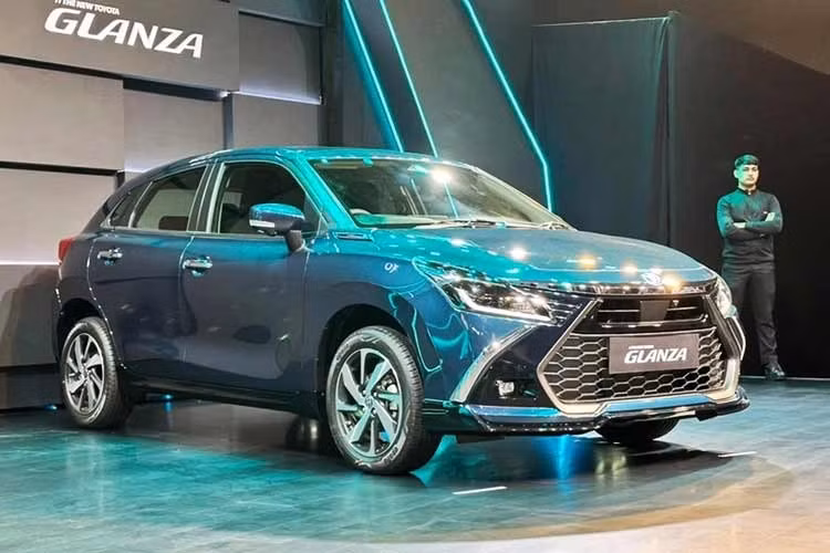 Lực kéo ở dải vòng tua thấp của xe được cải thiện đáng kể. Dù vậy, việc chuyển từ động cơ 4 xi-lanh sang 3 xi-lanh có thể làm giảm độ êm ái khi vận hành so với sự mượt mà vốn có của động cơ K12 trước đây. Động cơ Z12E đi kèm hai tùy chọn hộp số gồm số sàn 5 cấp hoặc số tự động AMT 5 cấp. Xe có mức giá khởi điểm từ 699.000 Rupee (190,1 triệu đồng).