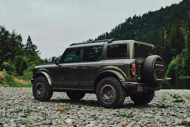 Mẫu xe SUV Ford Bronco 2027 mới mang đến tùy chọn động cơ mới, mở rộng khả năng vận hành, nâng cấp chất liệu nội thất và bổ sung hai phiên bản mới là Bronco Filson cùng Bronco RTR.