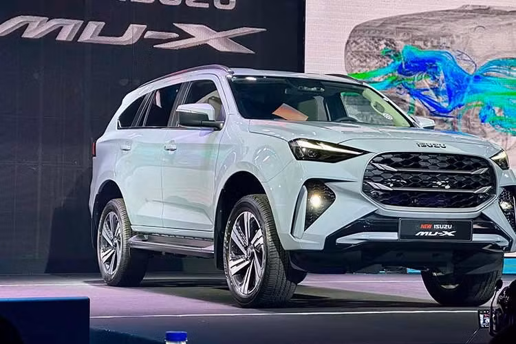 2. Isuzu mu-X: 4 xe ﻿Vị trí thứ 2 trong top 10 ôtô ế nhất Việt Nam trong tháng 9/2026 tiếp tục thuộc về Isuzu mu-X. Mẫu xe này bán ra 4 chiếc, giảm 33,3%. Doanh số tích lũy trong 9 tháng đầu năm 2026 của Isuzu mu-X đạt 398 xe. suzu mu-X kén khách ở Việt Nam do điểm yếu về thiết kế và thương hiệu. Ngoài ra, giá bán của mẫu SUV hạng trung này cũng chưa thực sự hấp dẫn, dao động từ 928 triệu đến 1,269 tỷ đồng.