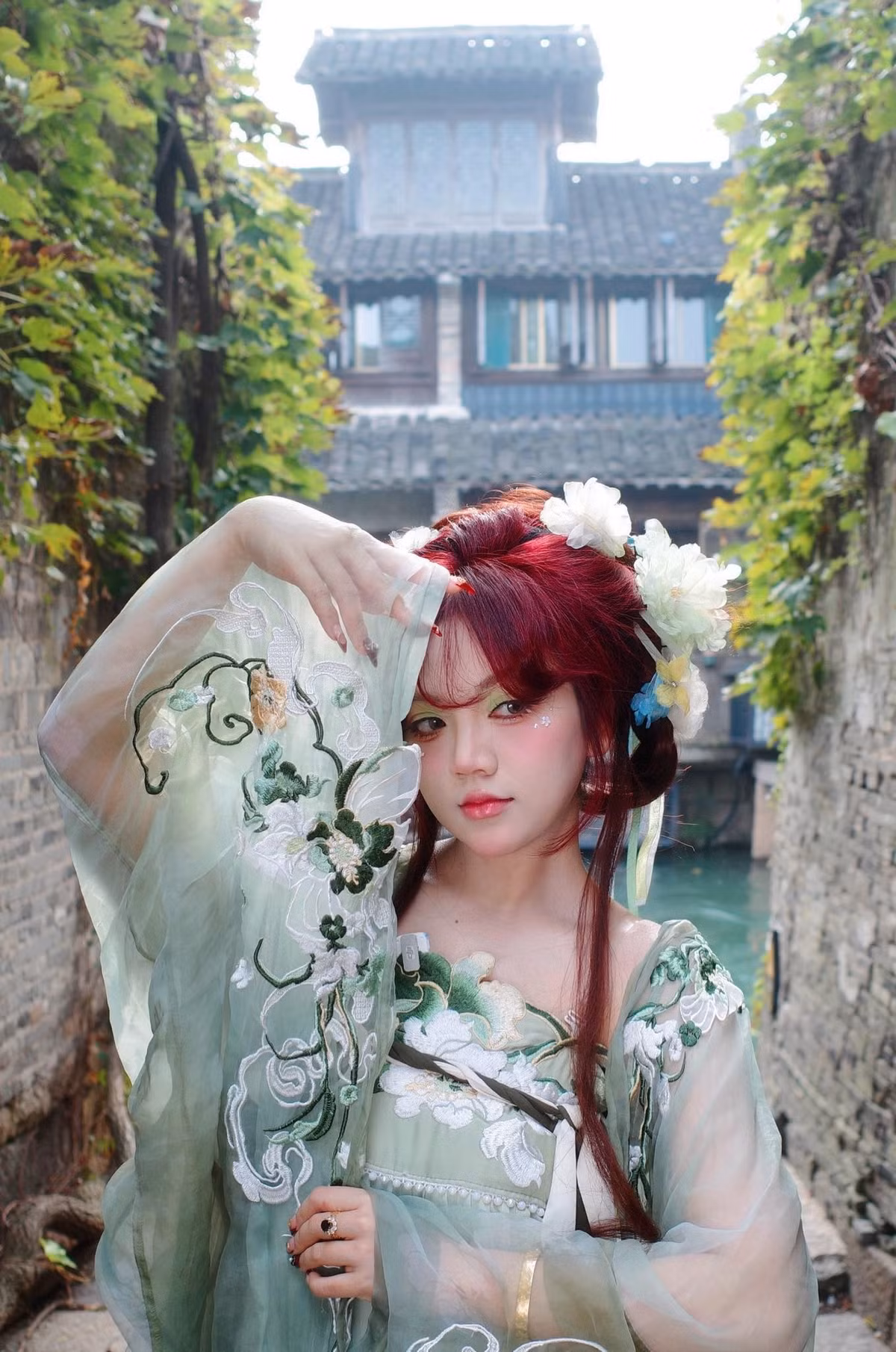Ngay từ những ngày đầu xuất hiện, Bảo Hân Helia đã gây chú ý nhờ gương mặt xinh xắn, đôi mắt to tròn và phong cách trẻ trung, đúng chuẩn “hot girl đời Gen Z”.