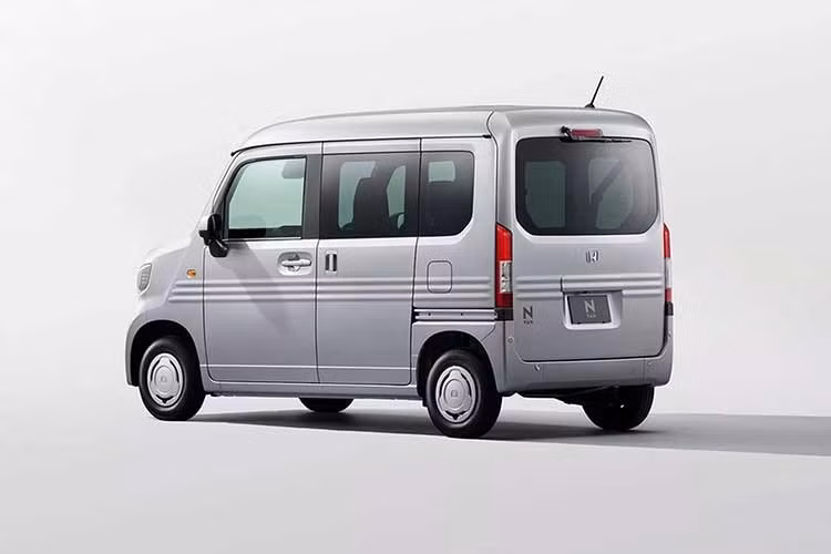 Bản nâng cấp của N-Van cho thấy Honda tiếp tục duy trì dòng xe kei van với các cải tiến nhỏ, đồng thời mở rộng nhóm khách hàng thông qua biến thể mang phong cách dã ngoại. Việc bổ sung động cơ tăng áp và trang bị an toàn tiêu chuẩn phản ánh xu hướng nâng cấp tiện ích và hiệu suất trong phân khúc xe đô thị cỡ nhỏ.