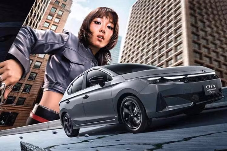 Honda City 2026 tại Thái Lan sẽ được phân phối với hai kiểu dáng thân xe truyền thống là sedan (4 cửa) và hatchback (5 cửa), đi kèm các lựa chọn phiên bản từ tiêu chuẩn đến cao cấp bao gồm TURBO S CVT, e:HEV V, e:HEV SV và e:HEV RS.