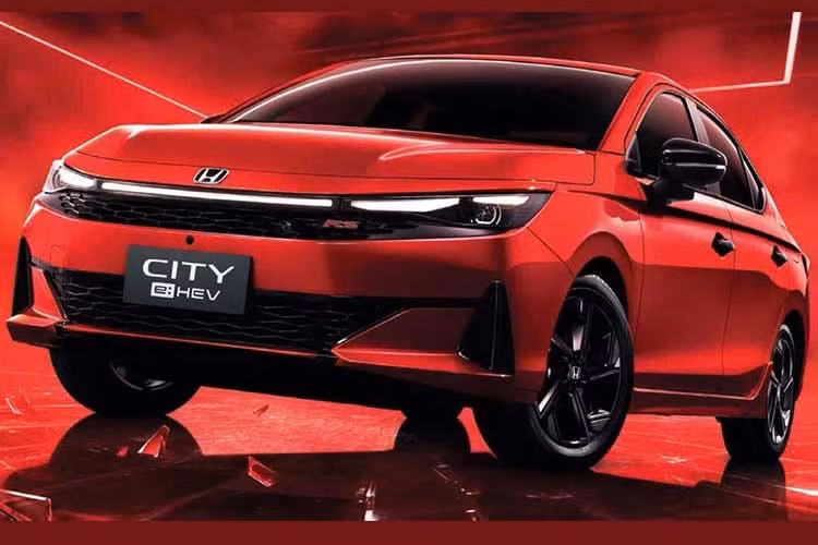 Honda City facelift 2026 vừa chính thức ra mắt tại Thái Lan với cả hai kiểu thân xe sedan 4 cửa và hatchback 5 cửa. Thái Lan là quốc gia đầu tiên trong khu vực Đông Nam Á, đồng thời là một trong hai thị trường toàn cầu cùng với Ấn Độ, được chọn để ra mắt mẫu xe này.