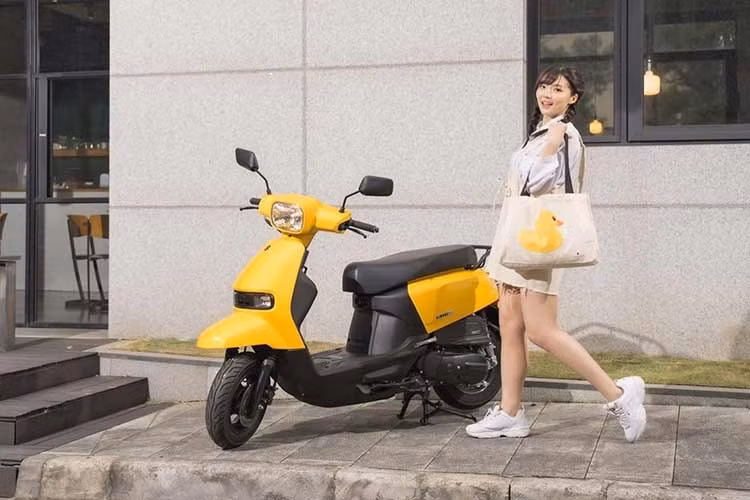 Cung cấp sức mạnh cho xe là động cơ xi-lanh đơn dung tích 124cc, 4 thì, SOHC, 2 van, làm mát bằng không khí, tích hợp công nghệ Suzuki Eco Performance (SEP). Khối động cơ này sản sinh công suất tối đa 8,84 mã lực tại 7.000 vòng/phút và mô-men xoắn cực đại 9,6 Nm tại 6.000 vòng/phút, kết hợp cùng hộp số vô cấp CVT.
