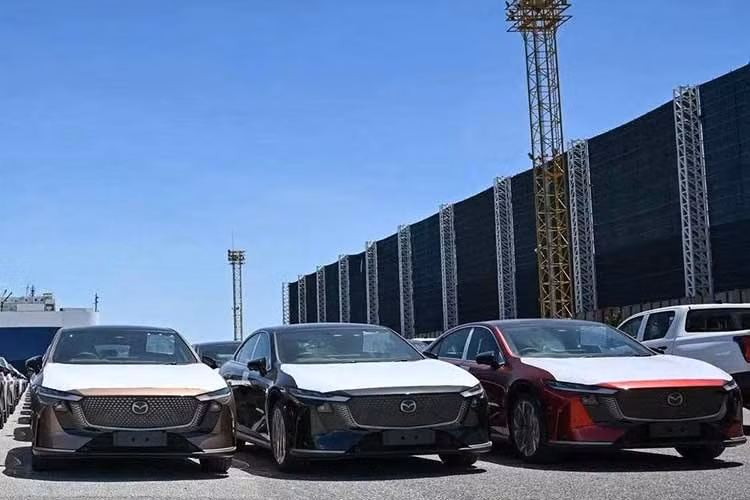 Hiện Mazda chưa xác nhận liệu có tiếp tục đưa 6e sang những thị trường Đông Nam Á khác sau Thái Lan hay không. Riêng tại Việt Nam, Mazda6 đã rời khỏi danh mục sản phẩm từ tháng 9/2025, vì vậy 6e có thể trở thành cái tên thay thế trong tương lai.