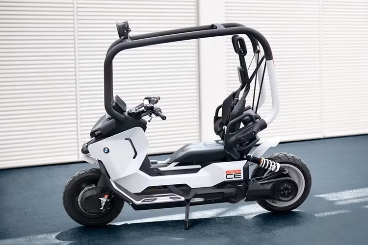 Xe máy điện BMW Vision CE được phát triển dựa theo cảm hứng của chiếc scooter BMW C1 (sản xuất năm 2000-2002) và biến concept thuần điện BMW C1-E được giới thiệu vào năm 2009.