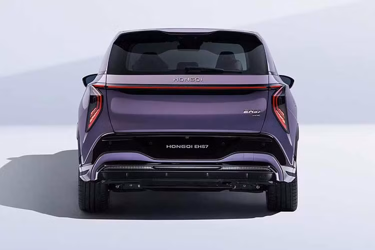 Trước đó, theo giới truyền thông Trung Quốc, các mẫu xe Hongqi thế hệ mới sẽ được trang bị công nghệ sạc siêu nhanh của BYD, cho phép sạc pin từ 10% lên 97% trong 9 phút. Ngoài ra, công ty đã bắt đầu thử nghiệm nguyên mẫu pin thể rắn có mật độ năng lượng 380 Wh/kg.