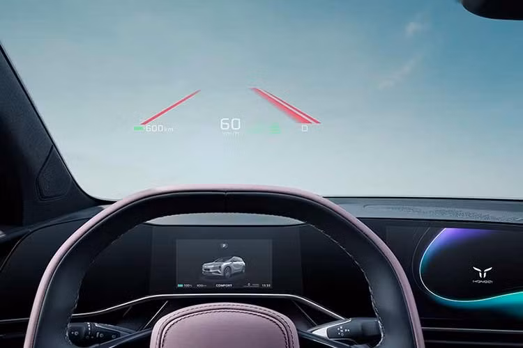 Trong tương lai, Hongqi có kế hoạch tích hợp các phần tử quang điện perovskite vào những bộ phận khác của xe, bao gồm cả nắp ca-pô. Điều này sẽ cho phép xe tạo ra 10 kWh điện mỗi ngày, tương đương phạm vi di chuyển tối đa 80 km.