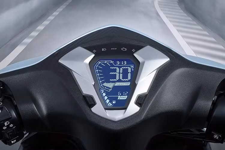 Bên cạnh diện mạo cá tính, mẫu xe tay ga Yamaha RS NEO 2026 còn gây ấn tượng mạnh mẽ với triết lý thiết kế siêu nhẹ. Xe sở hữu trọng lượng ướt chỉ ở mức 93 kg, và nếu loại bỏ các dung dịch thì trọng lượng khô chỉ vỏn vẹn 88 kg.