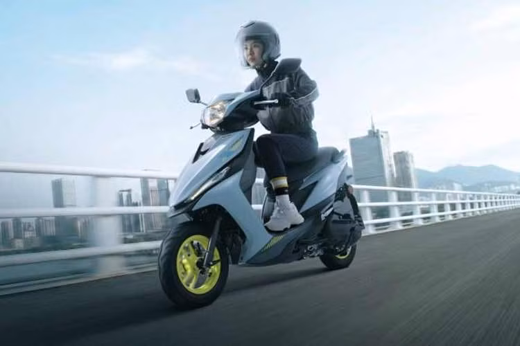Yamaha Đài Loan vừa chính thức ra mắt mẫu xe tay ga cỡ nhỏ RS NEO 2026 mới, được thiết kế hướng tới những tay lái trẻ tuổi đang tìm kiếm một chiếc scooter đi lại hàng ngày dễ lái, nhẹ nhàng nhưng với vẻ ngoài cá tính.