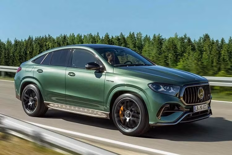 Được gọi là M177 Evo, động cơ V8 trên cả Mercedes-AMG GLE 63 S và GLS 63 đều sản sinh công suất tối đa 603 mã lực trong dải tua máy từ 5.500-6.100 vòng/phút cùng mô-men xoắn cực đại 850 Nm tại dải tua máy từ 2.500-4.500 vòng/phút. Hệ truyền động còn được hỗ trợ bởi máy phát điện kiêm bộ đề tích hợp (ISG), cung cấp thêm 23 mã lực và 204 Nm.