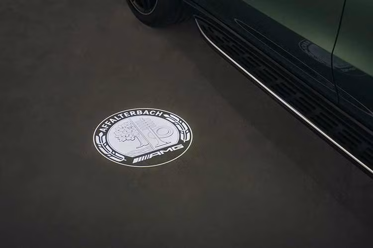 GLE 63 S có thể được trang bị bộ mâm hợp kim rèn AMG kích thước tối đa 22 inch tùy chọn. Trong khi đó, GLS 63 sở hữu bộ mâm lên tới 23 inch tùy chọn.