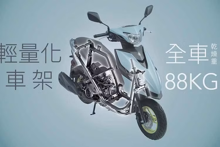 Xe có thể sản sinh công suất khoảng 7,4 mã lực cùng mô-men xoắn 9 Nm, vừa đủ cho các nhu cầu di chuyển thường ngày. Hàng loạt công nghệ tiện ích cũng được tích hợp sẵn như hệ thống khởi động thông minh SMG giúp giảm thiểu tiếng ồn, hệ thống phanh liên kết UBS đảm bảo an toàn và cổng sạc USB đáp ứng nhu cầu kết nối liên tục của thời đại số.