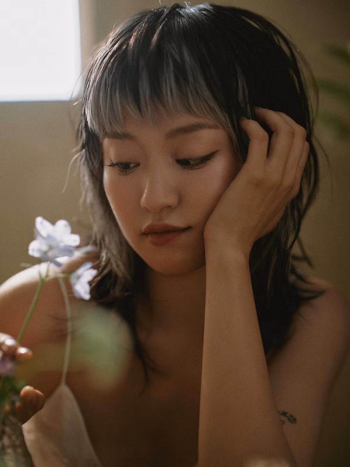 Với mái tóc ngắn cá tính và nụ cười tươi tắn, Mi Vân gần như không có nhiều thay đổi so với hình ảnh cách đây hơn chục năm.