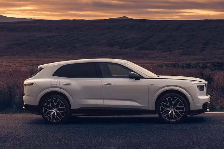 Thông cáo báo chí của Bentley không đề cập đến giá cả, số lượng sản xuất và thời gian giao hàng. Hãng cũng không cho biết liệu First Edition là phiên bản giới hạn hay chỉ đơn giản là phiên bản ra mắt Torcal.