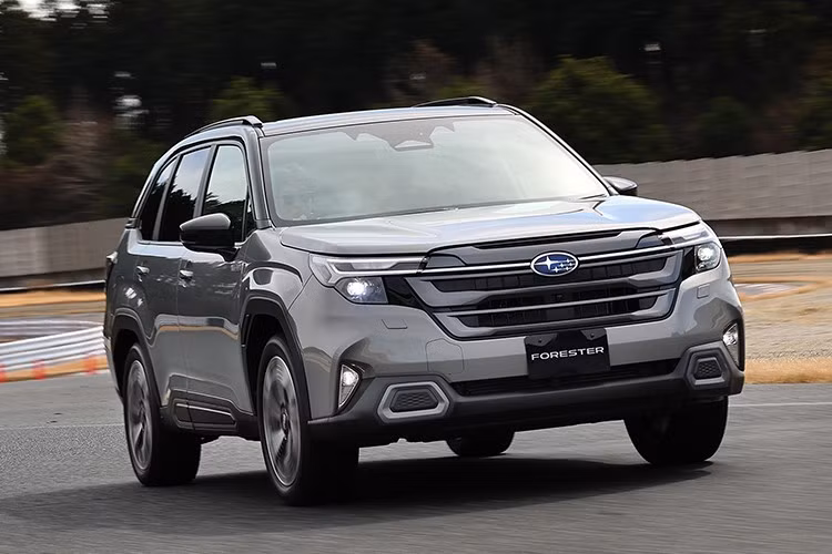 Tại thị trường Indonesia, mức giá xe Subaru Forester 2026 được niêm yết từ 695.500.000 IDR (tương đương 1,1 tỷ đồng). Dự đoán, khi về Việt Nam, mẫu xe này sẽ có mức cao hơn đáng kể so với thế cũ được nhập khẩu từ thị trường hàng xóm Thái Lan.