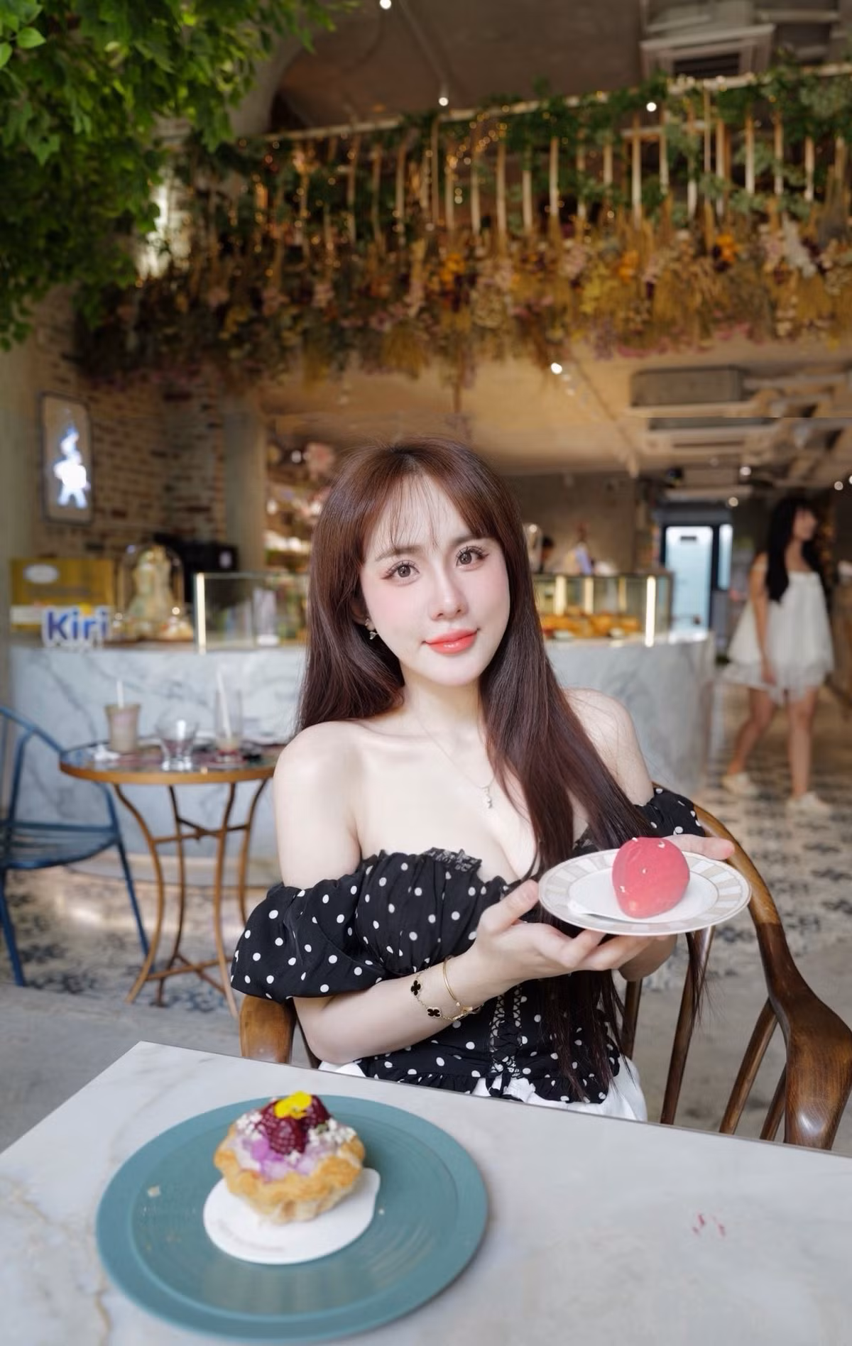 Tuyết Anh gây ấn tượng mạnh khi những clip chơi bi-a trên mạng xã hội được lan truyền.