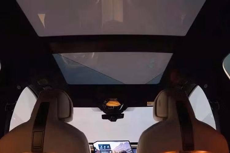 Hệ thống kỹ thuật số của BMW X5 2027 không còn xa lạ khi thương hiệu xứ Bavaria đã giới thiệu giao diện BMW Panoramic iDrive trên iX3, sau đó mở rộng sang i3 thế hệ mới và 7-Series nâng cấp. Dòng BMW 5-Series cũng sẽ sớm được trang bị công nghệ này.