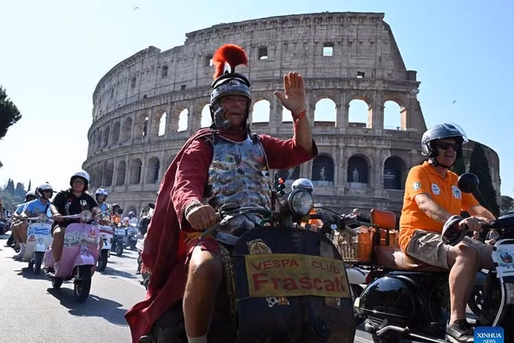Cộng động Vespisti sôi nổi tham gia những giải đấu mang đậm tinh thần Vespa. Nổi bật là European Vespa Rally Championship, nơi các tay lái tranh tài ở những chặng thi yêu cầu duy trì tốc độ trung bình theo quy định và điều hướng bằng RoadBook.