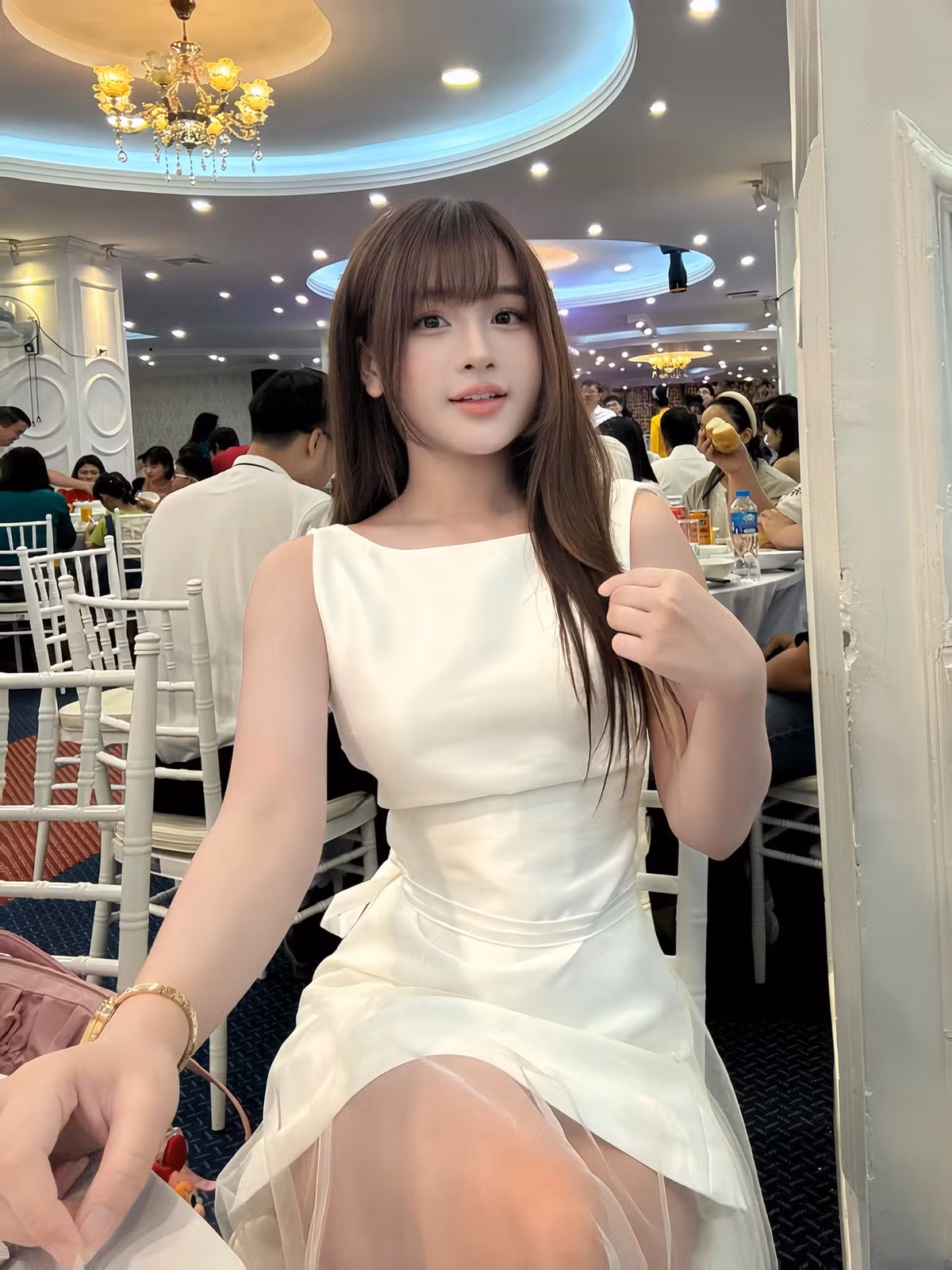 Trên các video, cả hai thể hiện sự ăn ý và vui vẻ, khiến mọi người nhận xét rằng họ là cặp đôi vô cùng dễ thương và đáng yêu. Soanh Trần cũng ghi điểm cực mạnh bởi luôn quan tâm, yêu thương, dành những điều tốt đẹp, cùng nhau phấn đấu là phiên bản tốt hơn với bạn gái streamer.