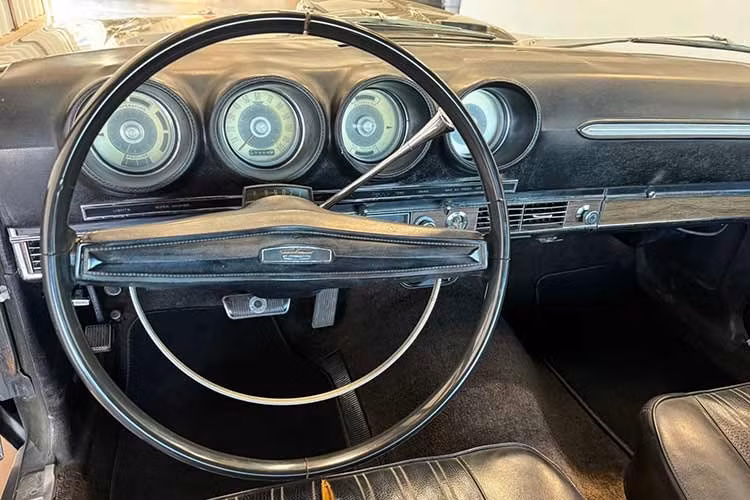 Điều này đã đẩy dòng xe Shelby Mustang đến bờ vực tuyệt chủng, trước hết bằng cách buộc công ty phải bổ sung thêm phiên bản King of the Road vào dòng sản phẩm, nhằm cạnh tranh với sự nổi lên của những chiếc Mustang hiệu suất cao do nhà máy sản xuất. Đòn giáng cuối cùng đối với Shelby Mustang đến vào năm 1969, khi Ford cho ra mắt Boss 429 và Mach 1, khiến sự hợp tác giữa Shelby và Ford trở nên lỗi thời.