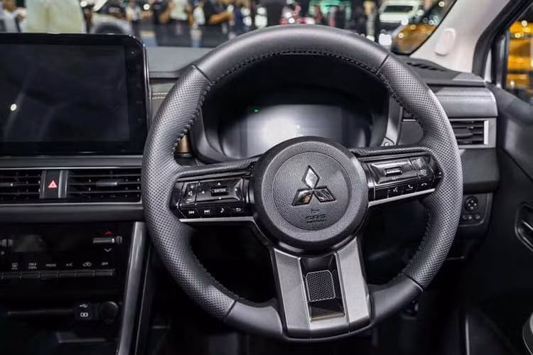 Mitsubishi Xpander HEV 2026 thế hệ mới cũng được trang bị đầy đủ các hệ thống an toàn chủ động tiêu chuẩn cùng 6 túi khí, nâng cao khả năng bảo vệ hành khách.