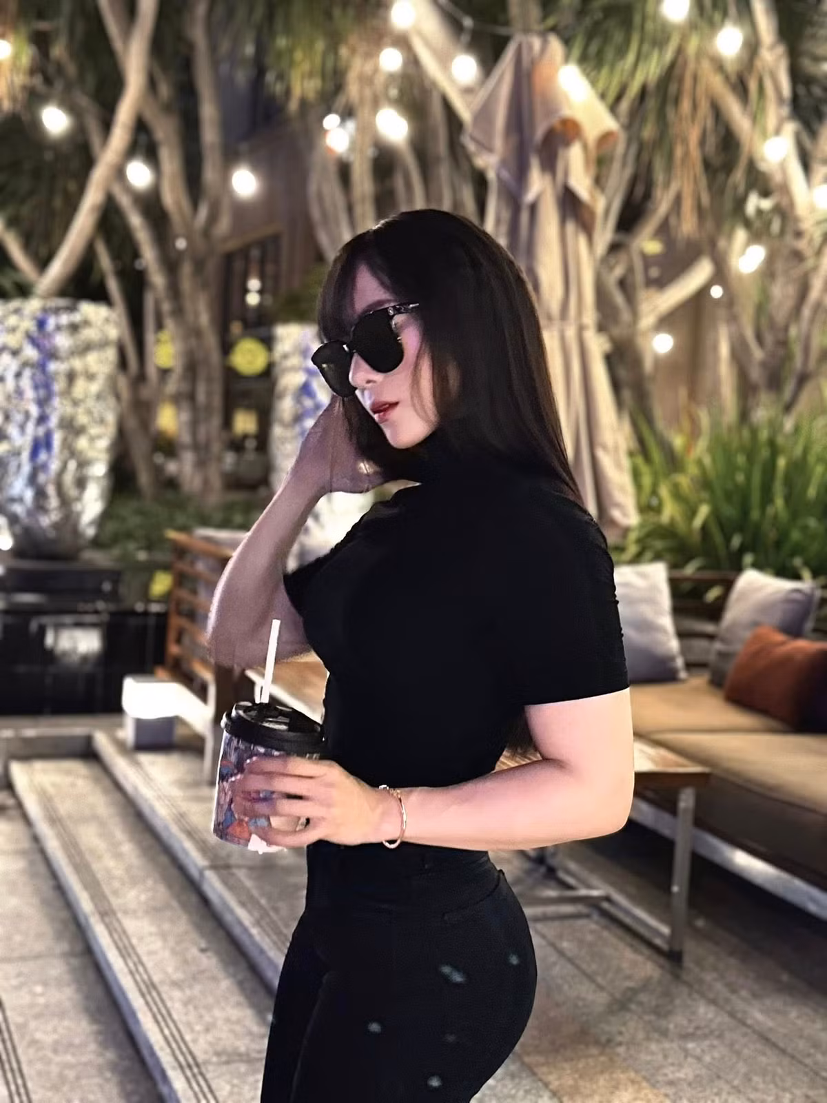 Nguyên Thi từng phải đối mặt với định kiến xã hội khi ở quê, nhiều người không ủng hộ phụ nữ tập tạ. Cùng với đó, các chấn thương trong quá trình luyện tập, thậm chí tai nạn giao thông ảnh hưởng đến đầu gối, cũng từng làm cô gián đoạn nhiều lần. Tuy nhiên, niềm đam mê và quyết tâm đã giúp cô vượt qua tất cả, biến gym trở thành một phần không thể thiếu trong cuộc sống.