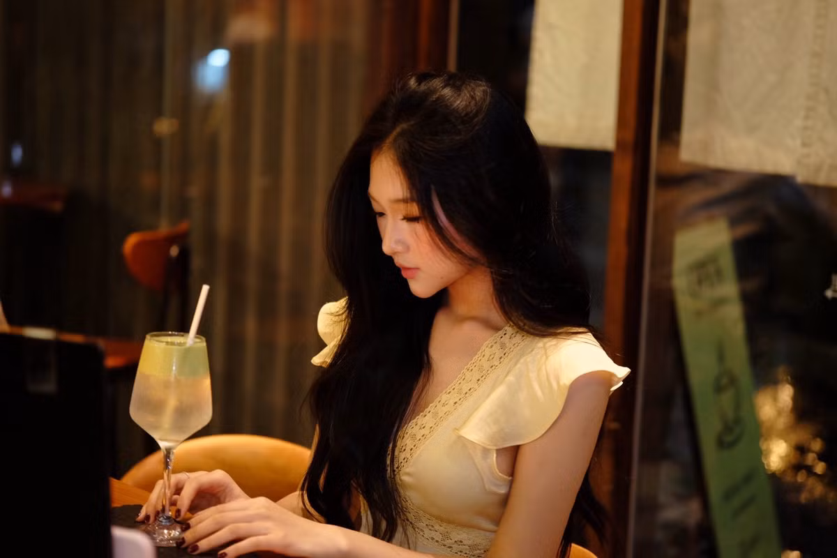 Nguyễn Ngọc Thiên Thanh - bạn gái Trần Trung Kiên là hotgirl sở hữu visual nổi bật, làn da trắng, gương mặt xinh xắn cùng vóc dáng quyến rũ.