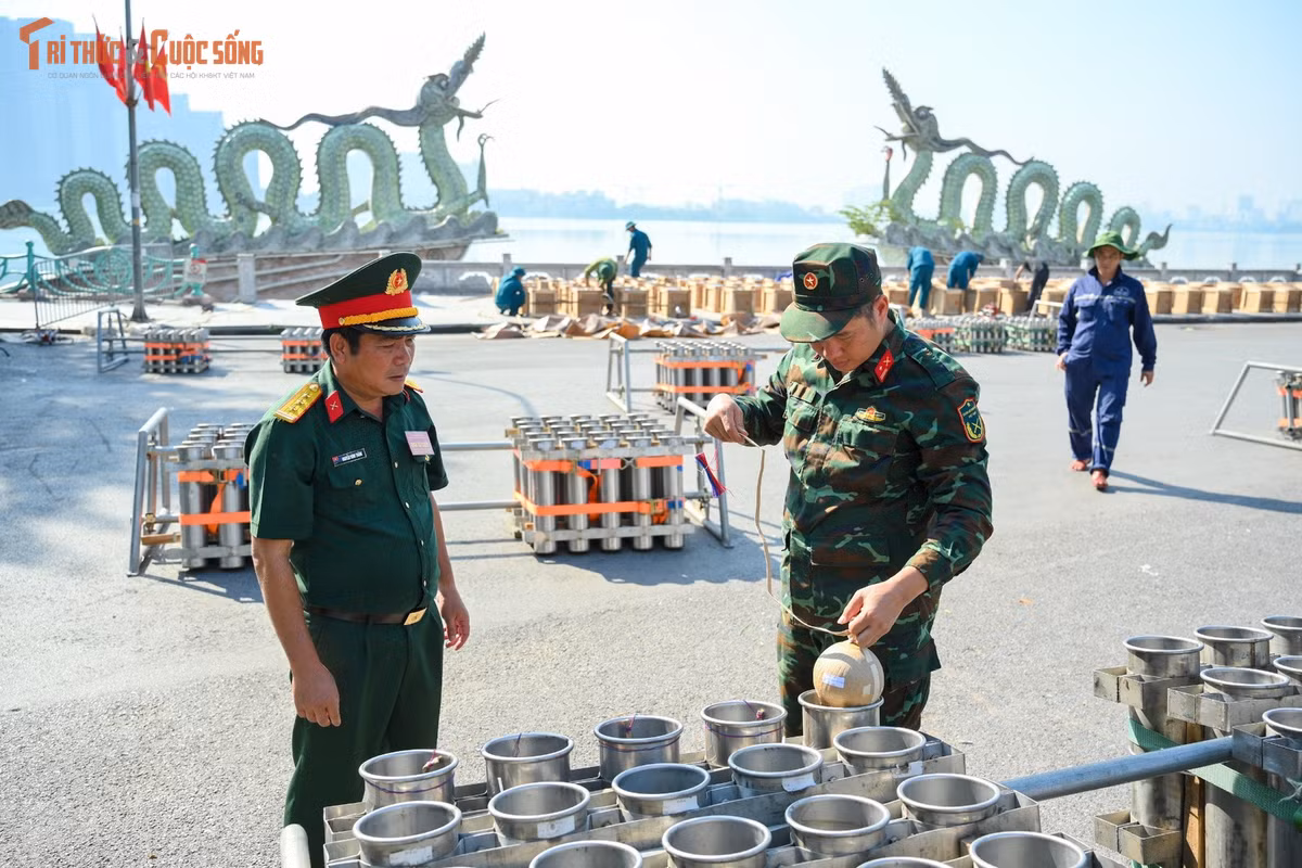 Tại trận địa pháo hoa số 5 có 700 quả pháo hoa tầm cao và 90 giàn pháo hoa tầm thấp.