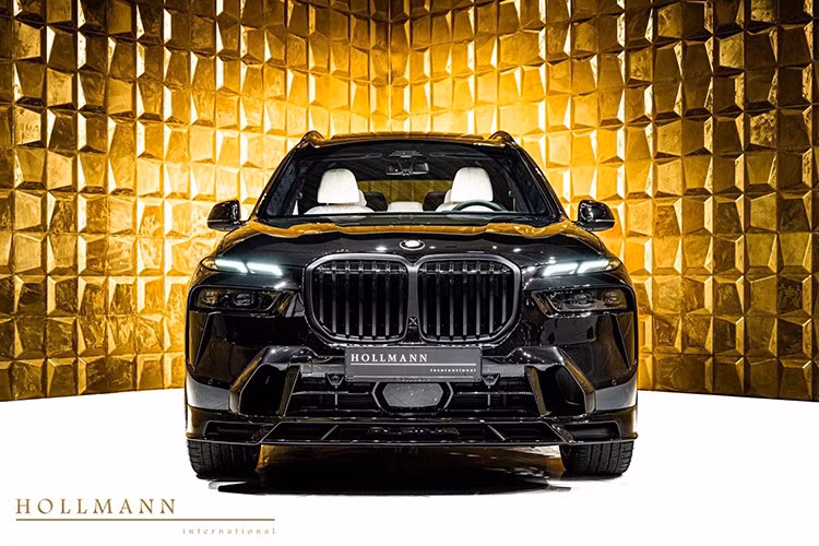 Thông thường, đây sẽ là một trở ngại lớn, nhưng đã có Alpina, họ cung cấp phiên bản XB7 của X7 và về cơ bản đây là phiên bản X7 M không chính thức. Phiên bản này có khung gầm được cải tiến, vẻ ngoài thể thao hơn, một số sửa đổi bên trong và một bộ bánh xe độc ​​quyền của Alpina trông tuyệt vời trên bất kỳ chiếc xe BMW nào, cả cũ và mới.