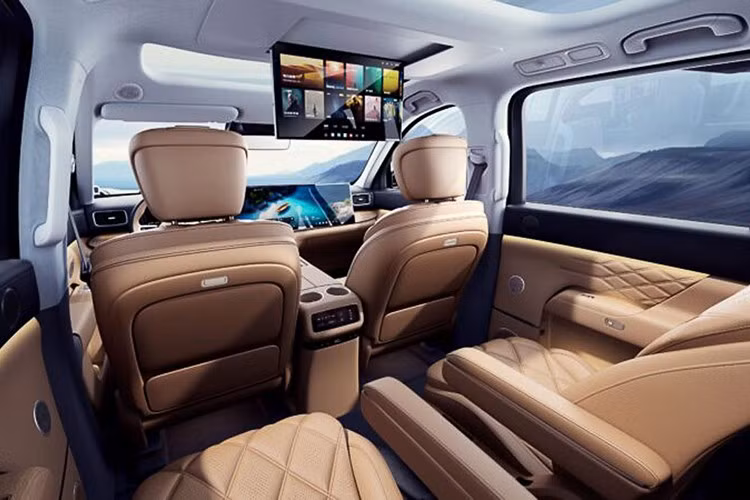 Khác với các mẫu Fulwin khác dùng hệ thống hybrid cắm sạc Kunpeng của Chery, Fulwin T11 sử dụng hệ thống truyền động mở rộng phạm vi hoạt động (EREV). Xe trang bị động cơ 1.5L tăng áp công suất 154 mã lực, kết hợp pin LFP của Gotion với hai tùy chọn dung lượng là 33,68 kWh (phạm vi thuần điện 170 km) và 39,92 kWh cho phạm vi thuần điện 180 km.
