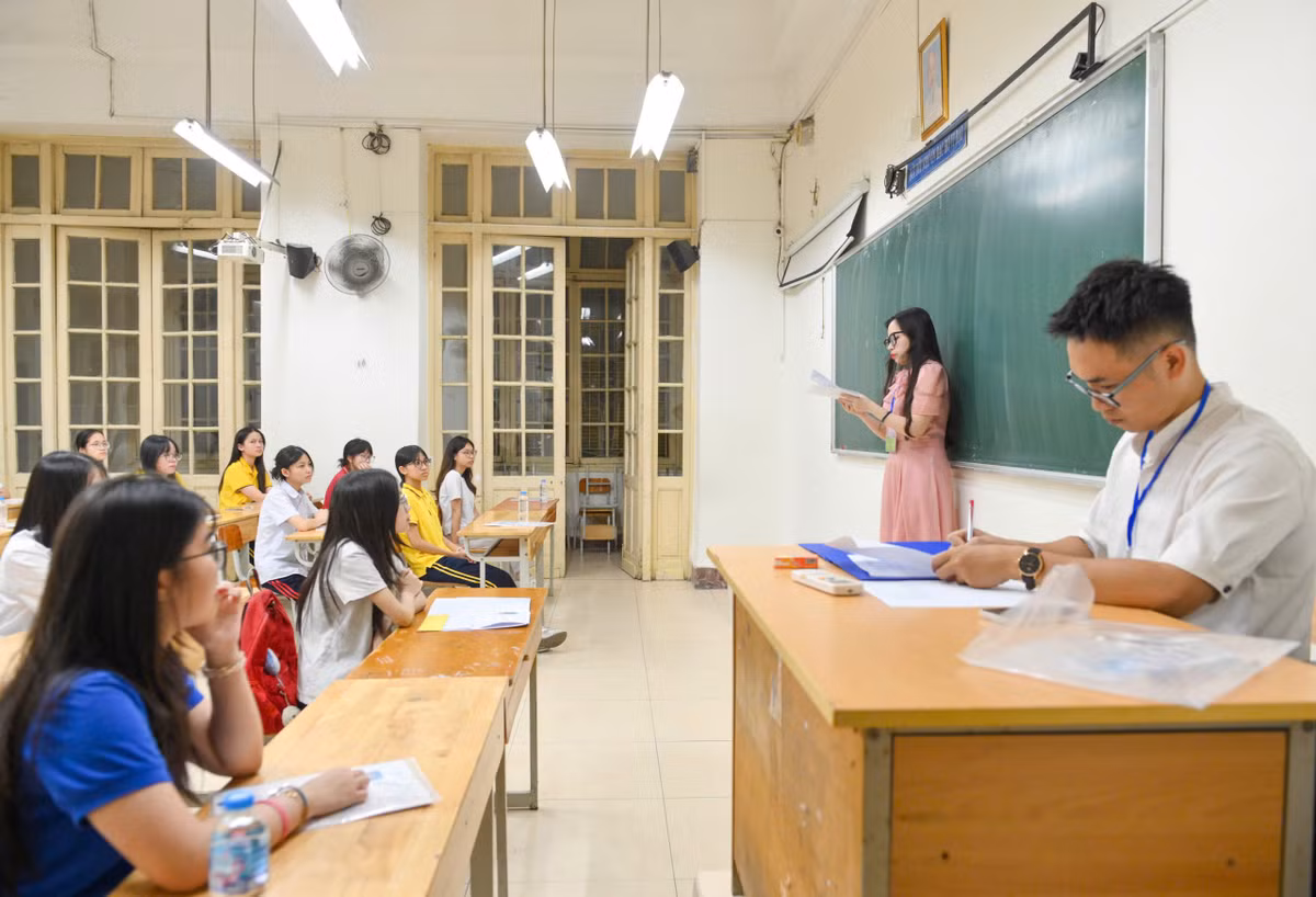 Để phục vụ kỳ thi, Hà Nội bố trí 224 điểm thi với khoảng 5.300 phòng thi chính thức và gần 400 phòng dự phòng.