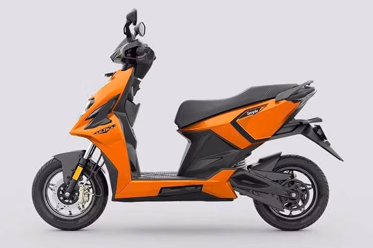Theo công bố của hãng, Simple Ultra 2026 được trang bị bộ pin dung lượng 6,5 kWh, bao gồm hai khối pin 5 kWh và 1,5 kWh. Nhờ đó, xe đạt phạm vi di chuyển theo tiêu chuẩn IDC lên tới 400 km, một trong những con số cao nhất trong phân khúc xe máy điện tại Ấn Độ hiện nay.