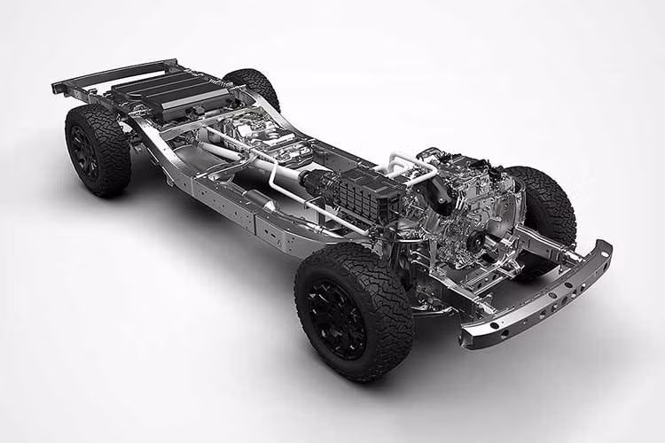 Xe nhiều khả năng tiếp tục sử dụng động cơ V6, trong bối cảnh nhiều đối thủ chuyển sang các loại động cơ dung tích nhỏ hơn. Bên cạnh đó, phiên bản hybrid cũng được dự kiến bổ sung nhằm cải thiện hiệu suất và mô-men xoắn, đồng thời vẫn đáp ứng nhu cầu kéo tải và di chuyển đường dài.