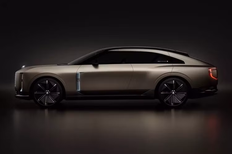 Chiếc xe với "bộ mặt" trông khá giống các mẫu BMW cao cấp nhất, nhưng với phần thân phẳng, tối giản theo kiểu Volvo. EXP 15 có phần đầu xe được gọi là "Upright Elegance", được chi phối bởi mặt ca-lăng lớn khép kín sử dụng đèn để mô phỏng hình dáng của lưới tản nhiệt Bentley truyền thống, đồng thời biến các thành phần không cần thiết thành một "tác phẩm nghệ thuật kỹ thuật số".