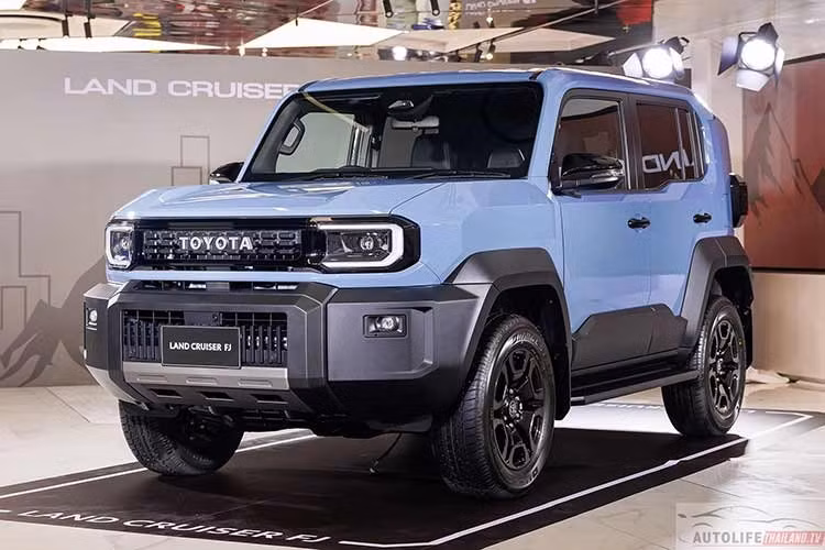 Hãng xe Toyota đã chính thức ra mắt dòng SUV cỡ nhỏ Land Cruiser FJ 2026 hoàn toàn mới ở thị trường Thái Lan. Giá bán của Toyota Land Cruiser FJ tại thị trường này cũng đồng thời được công bố.