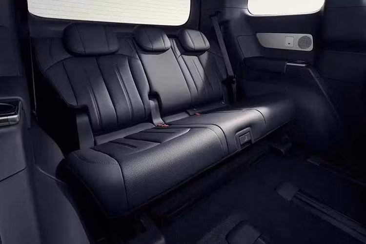 Kết hợp với bình nhiên liệu dung tích 50 lít, xe cung cấp tổng phạm vi hoạt động lên 1.105 km. BYD Linghui M9 được áp dụng chế độ bảo hành trọn đời đối với các linh kiện điện phi thương mại dành cho chủ sở hữu đầu tiên.