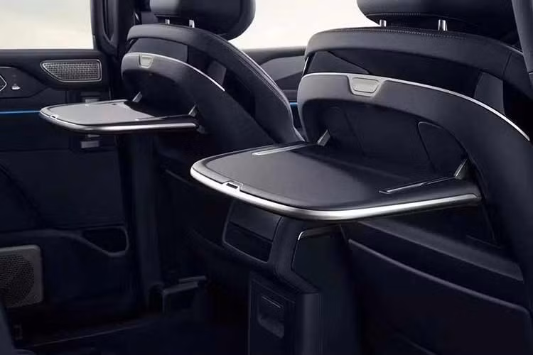 Động cơ kết hợp với mô-tơ điện có công suất tối đa 200 kW (268 mã lực). Xe có khả năng tăng tốc từ 0-100 km/h trong 8,9 giây. Nhờ bộ pin LFP dung lượng 26,6 kWh, Linghui M9 có thể di chuyển tối đa 118 km ở chế độ thuần điện.