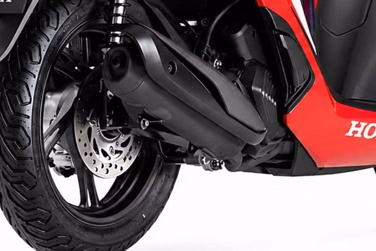 Được biết, khi nhập khẩu về Việt Nam, giá bán của Honda SH150i Special Edition HRC 2026 sẽ đắt hơn nhiều so với các mẫu SH được lắp ráp bởi Honda Việt Nam do phải cộng thêm các chi phí vận chuyển, thuế nhập khẩu, đăng kiểm...